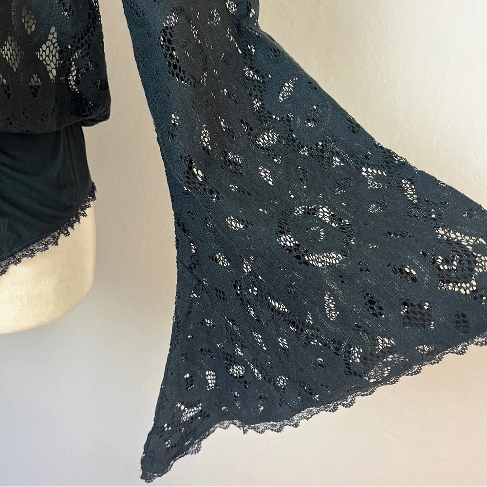•FREE PEOPLE• NWOT Better with Time‎ Lace Bell Sleeve Bodysuit in Black Size XS